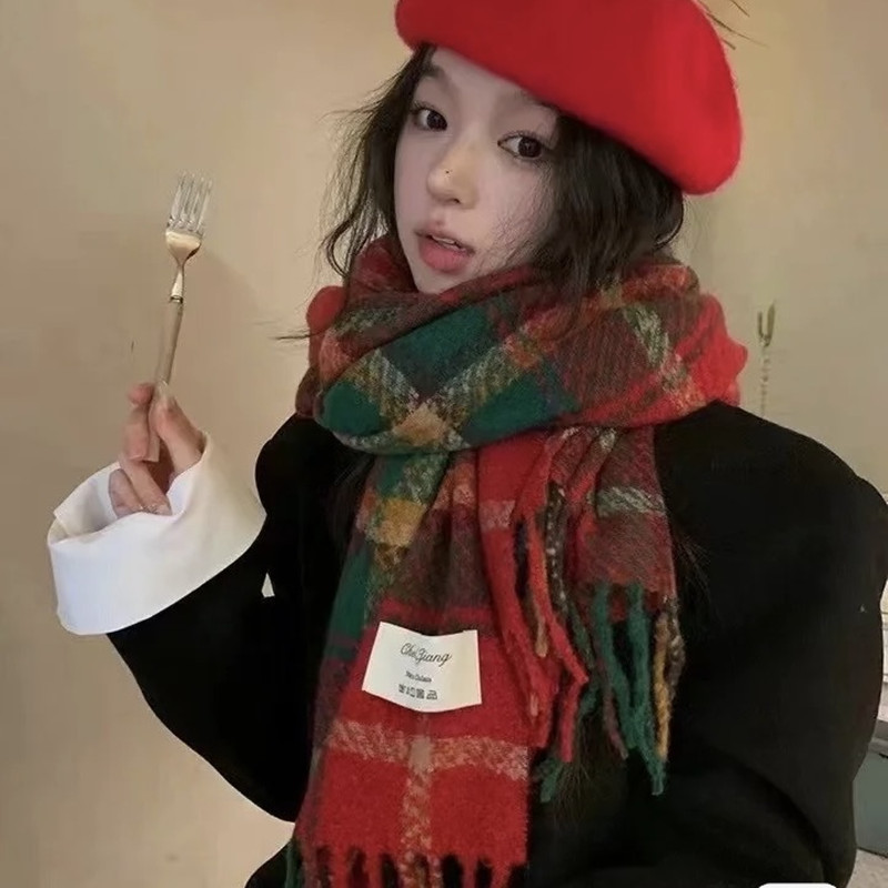 New Year atmosphere red checkered scarf, high-end Korean style large shawl for autumn and winter 2024, versatile and fashionable scarf details Picture