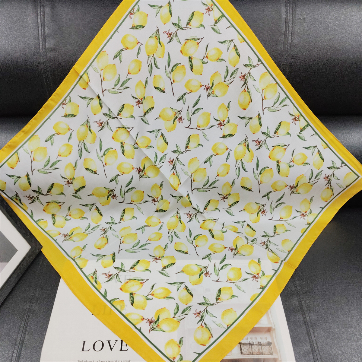 春夏印花柠檬新款文艺减龄70方巾气质系脖领巾职业装饰围巾披肩女