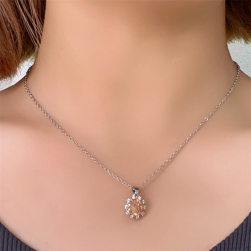 Live-streaming niche wholesale, high-end full diamond sunflower stud necklace, elegant earrings and jewelry 2-piece set, ins style Application Scenario