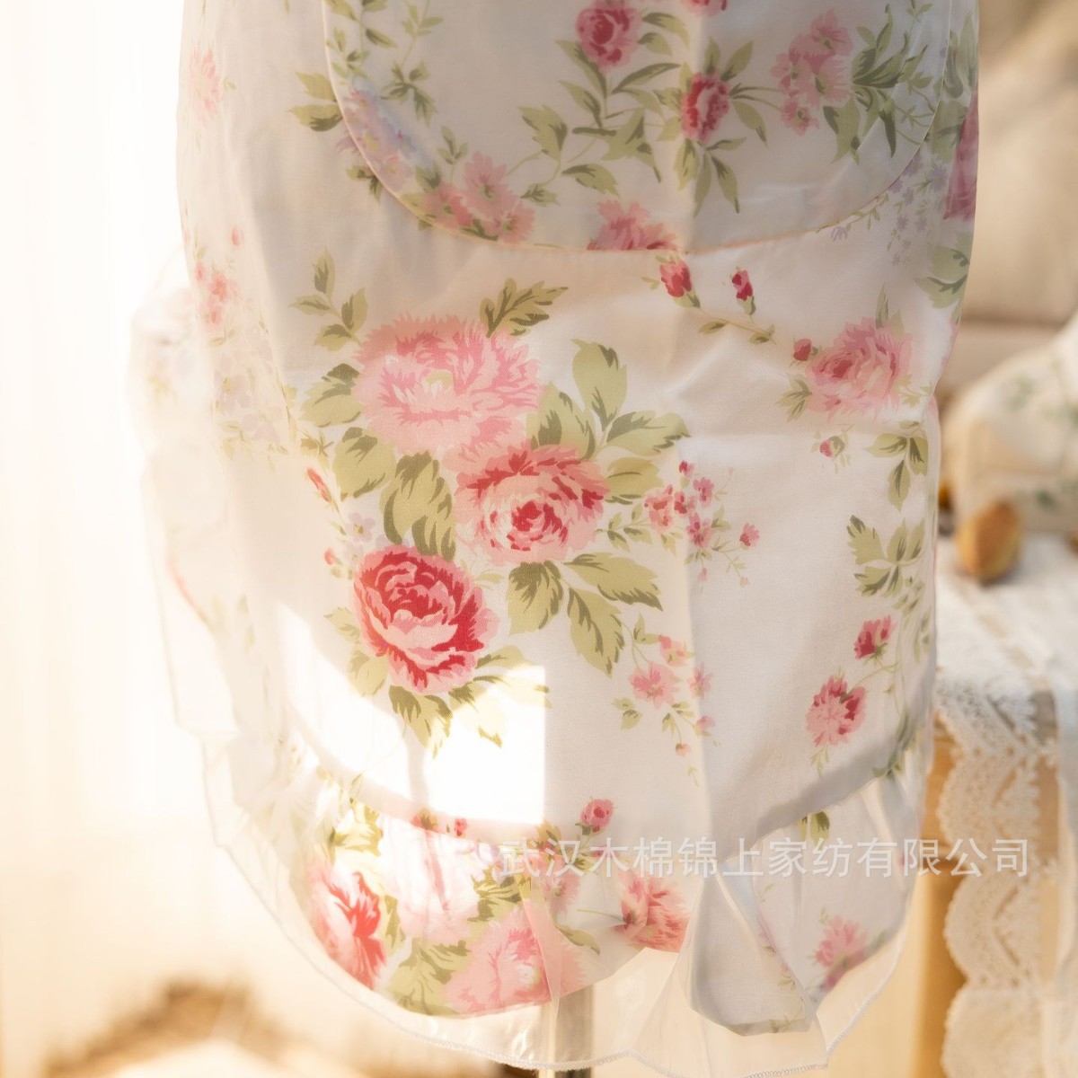 Creative simple apron, fresh floral polyester-cotton apron, advertising kitchen apron, Korean-style apron Application Scenario