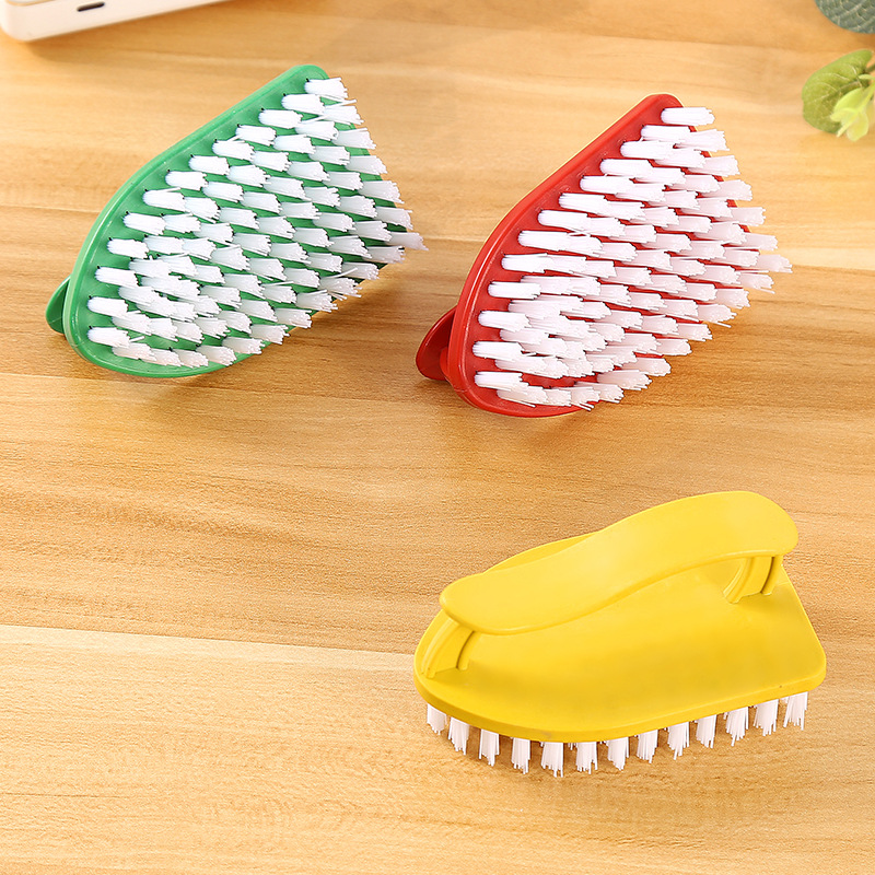 Household small tip stain remover, convenient for cleaning clothes and shoes, simple candy-colored cleaning, hand-held household laundry brush Application Scenario