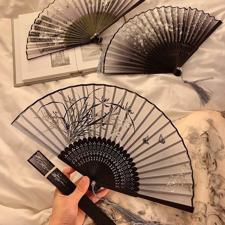 Ancient-style small fans, folding fans, Chinese-style men's and women's Hanfu dance, folding horse-face skirts, new Chinese-style ancient costumes, black bamboo fans Specification image