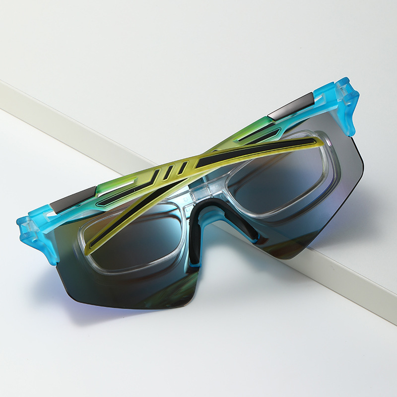 The 1806 new unisex windproof cycling glasses can be paired with myopia sunglasses. Fashionable outdoor sports sunglasses are trendy Item Picture