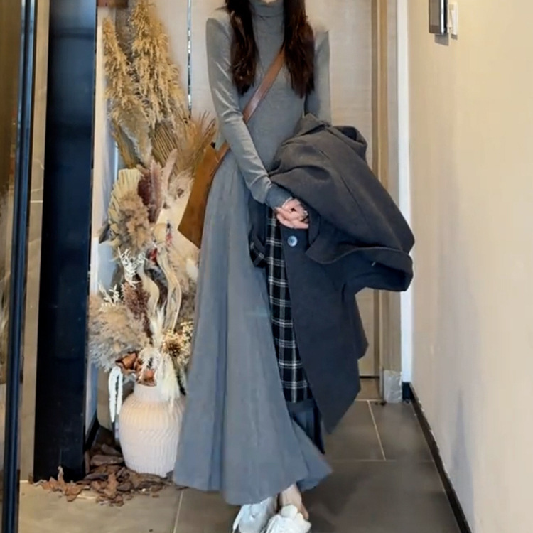 A complete set of long winter outfits for children's autumn and winter 2024, featuring a grey knitted dress inside a coat Specification image