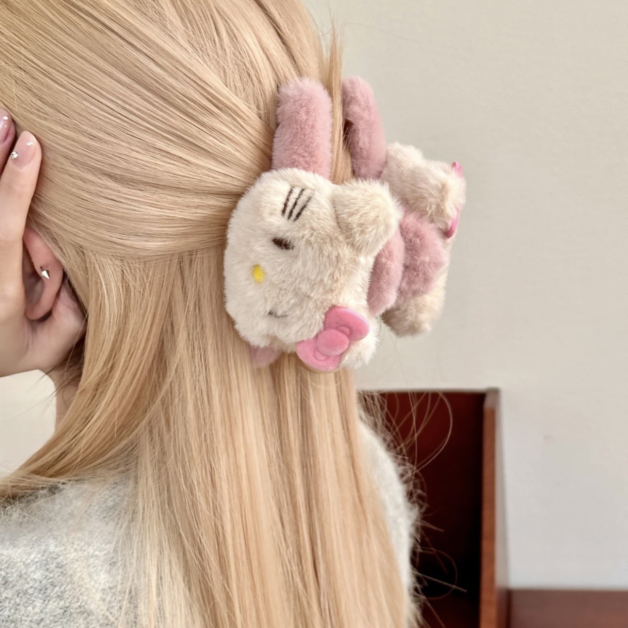 New Sweet Girl Double-Sided Kt Bow Plush Clip Cartoon Cute Shark Clip High Appearance Horizontal Hairpin Hair Accessories details Picture