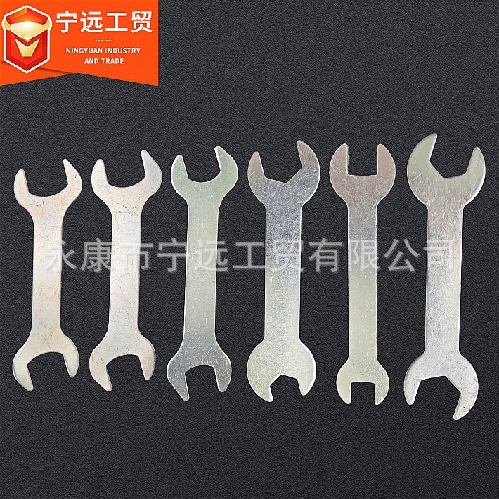 厂家批发铁皮扳手开口扣件板手呆一次性五金家用工具家具呆扳手 Application Scenario