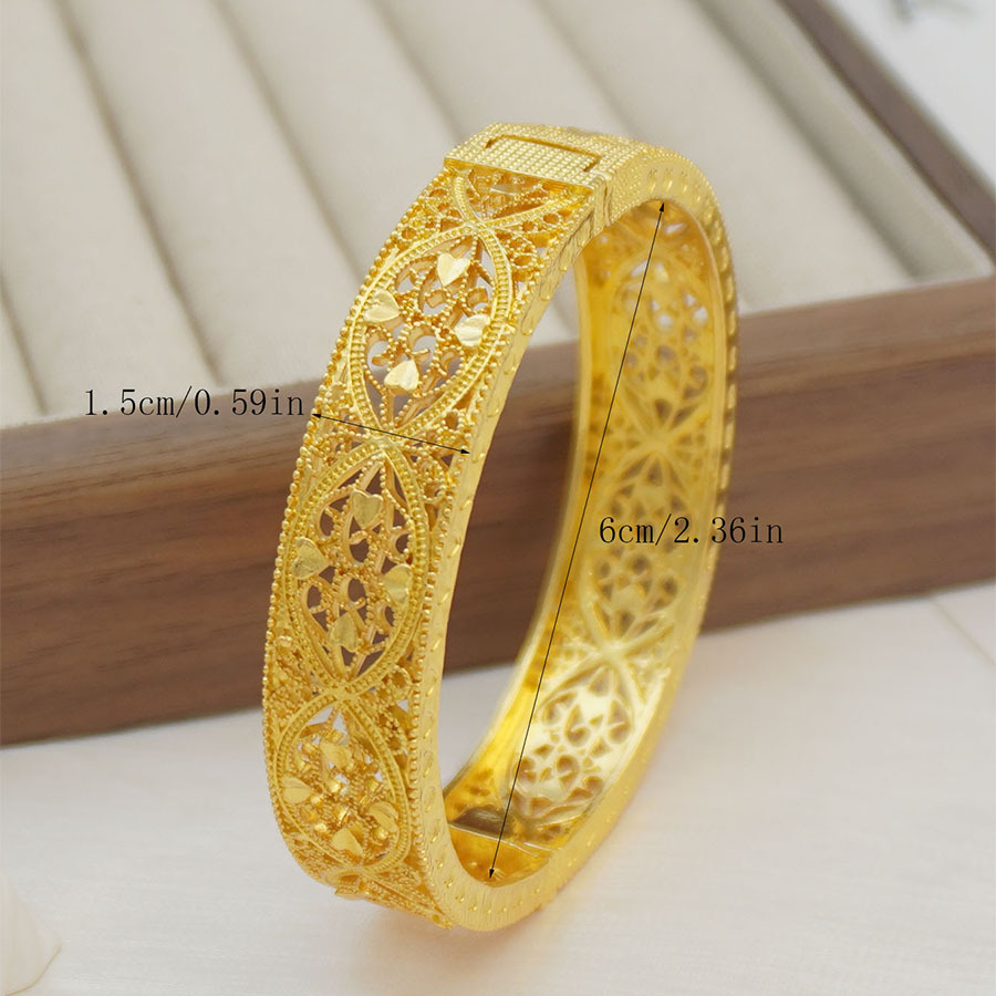 Elegant and fashionable gold-plated hollowed-out floral women's bracelet from the Middle East, for daily wear and as a gift for brides' parties Application Scenario