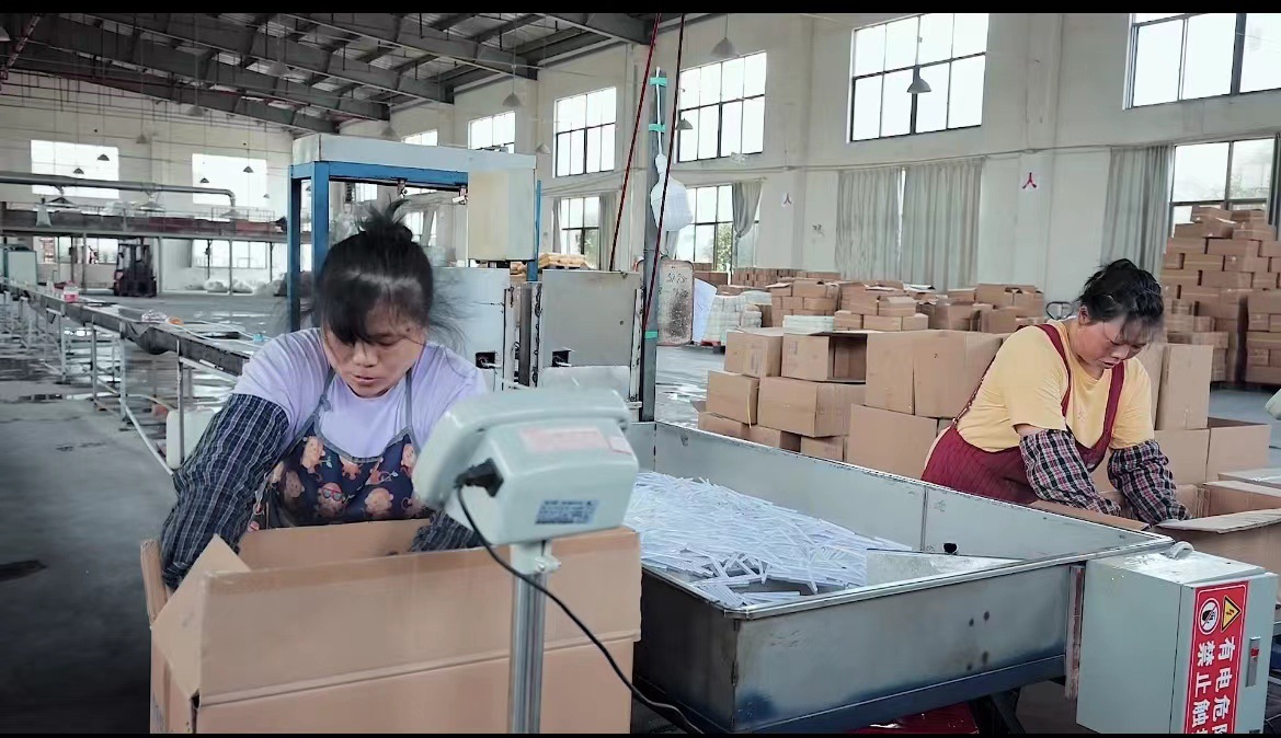 Wholesale hot melt glue sticks from the manufacturer: environmentally friendly, transparent, high-viscosity, high-capacity glue sticks and strips, 7mm to 11mm, yellow and black glue sticks pic 26