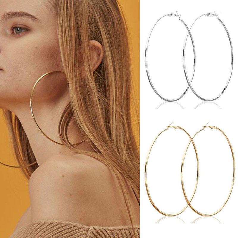 Cross-border best-selling exaggerated large circle earrings and earrings for women, European and American simple and individual metal smooth ear ring accessories wholesale Application Scenario