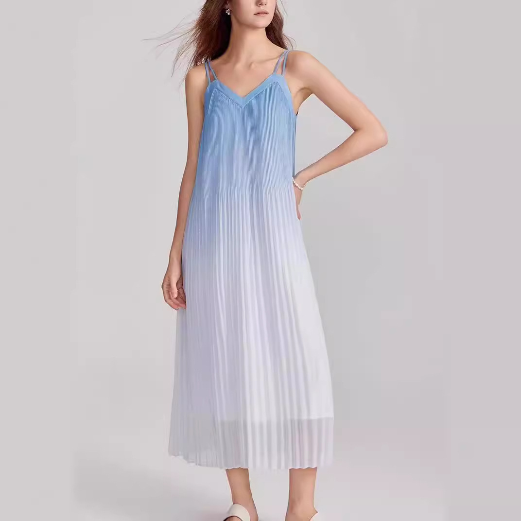 ELLE French seaside resort style gradient halter dress for women 2024 Summer new long sleeveless wave dress