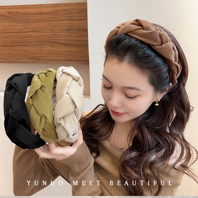 The new high-top braided braid sponge facial hair band, feminine hairpin headband, and high-end hair accessory are all popular online