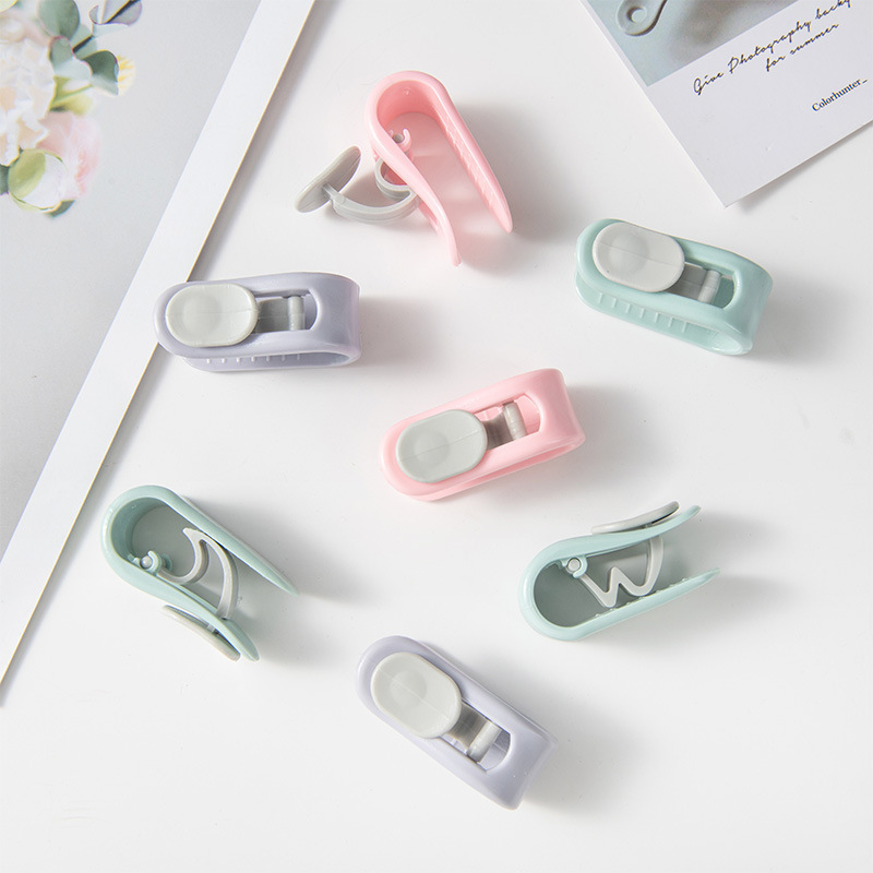Household Angle fixator, bedspread, quilt sheet, quilt cover clip, bed sheet anti-run fastener, anti-slip clip, safety Specification drawing
