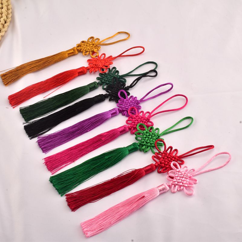 Direct sales of small Chinese knot 6-knot finished pendants, bright red handcrafted tassel tassels as gifts for foreigners Specification image