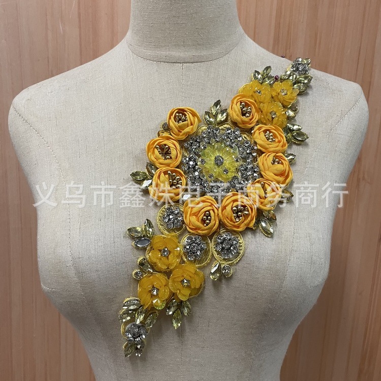 Nuevos diseños corpete costuras de lujo abalorios apliques bordados de encaje de diamantes sobre flores accesorios de ropa Application Scenario