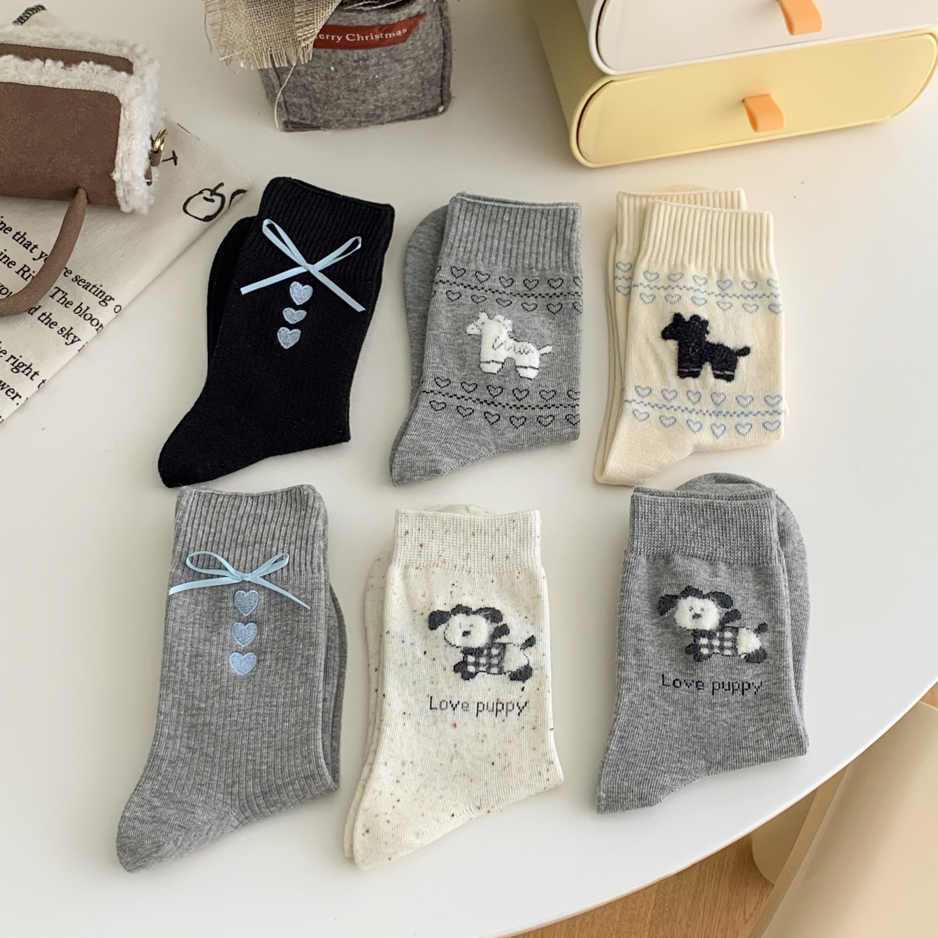 One-piece delivery service for socks at the street stall: Korean-style embroidered heart-shaped grey socks, mid-calf socks, blue ribbon bow, sweet pile socks, MIU-style girls' socks Specification image