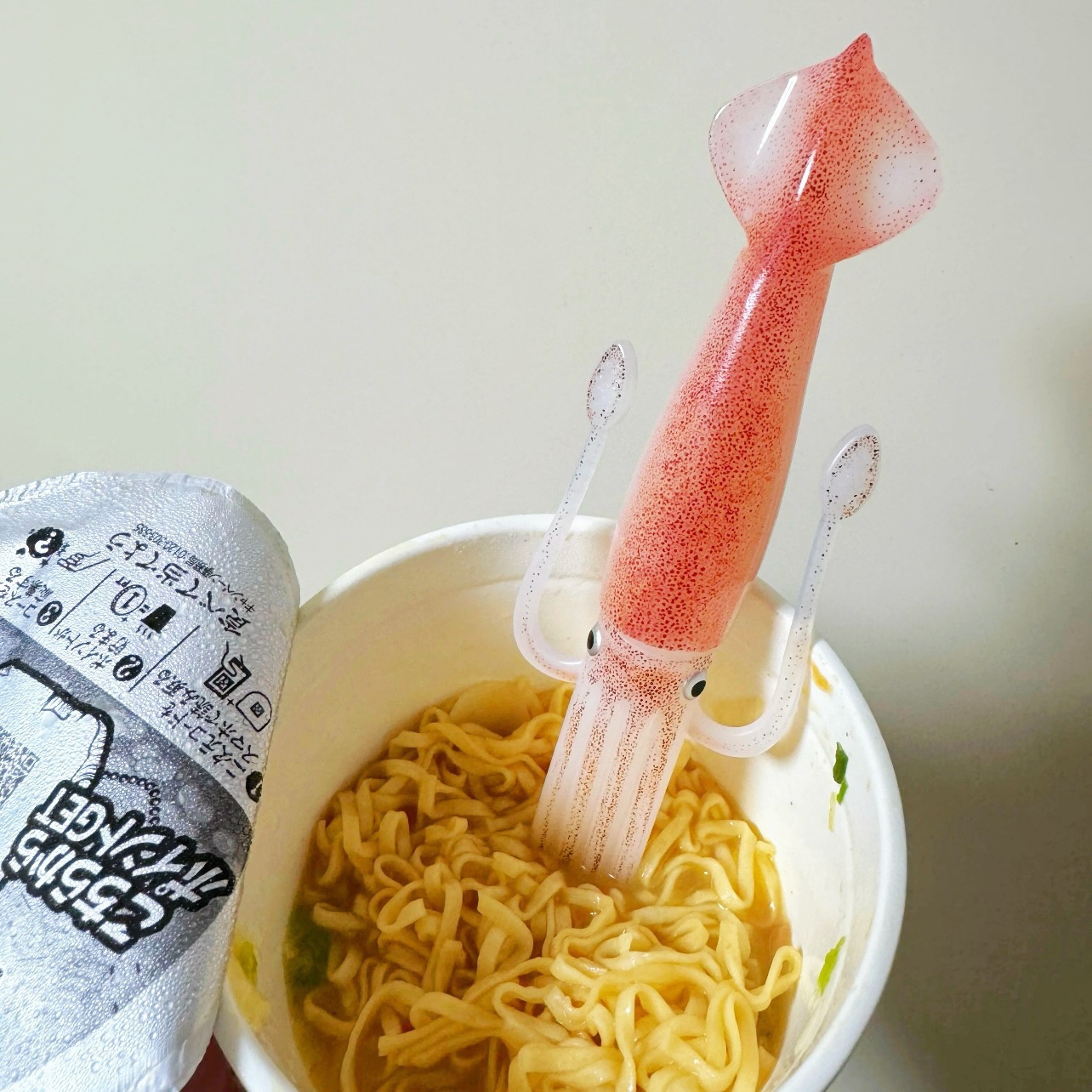 Nissin squid instant noodles fork creative fun Japanese fork instant noodles partner small red book Tiktok the same wholesale details Picture