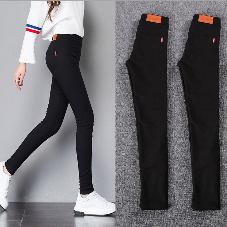 For the 2021 autumn and winter season, wearing black velvet pencil pants with leggings over them makes women look slimmer. Elastic skinny pants for women in larger sizes Application Scenario