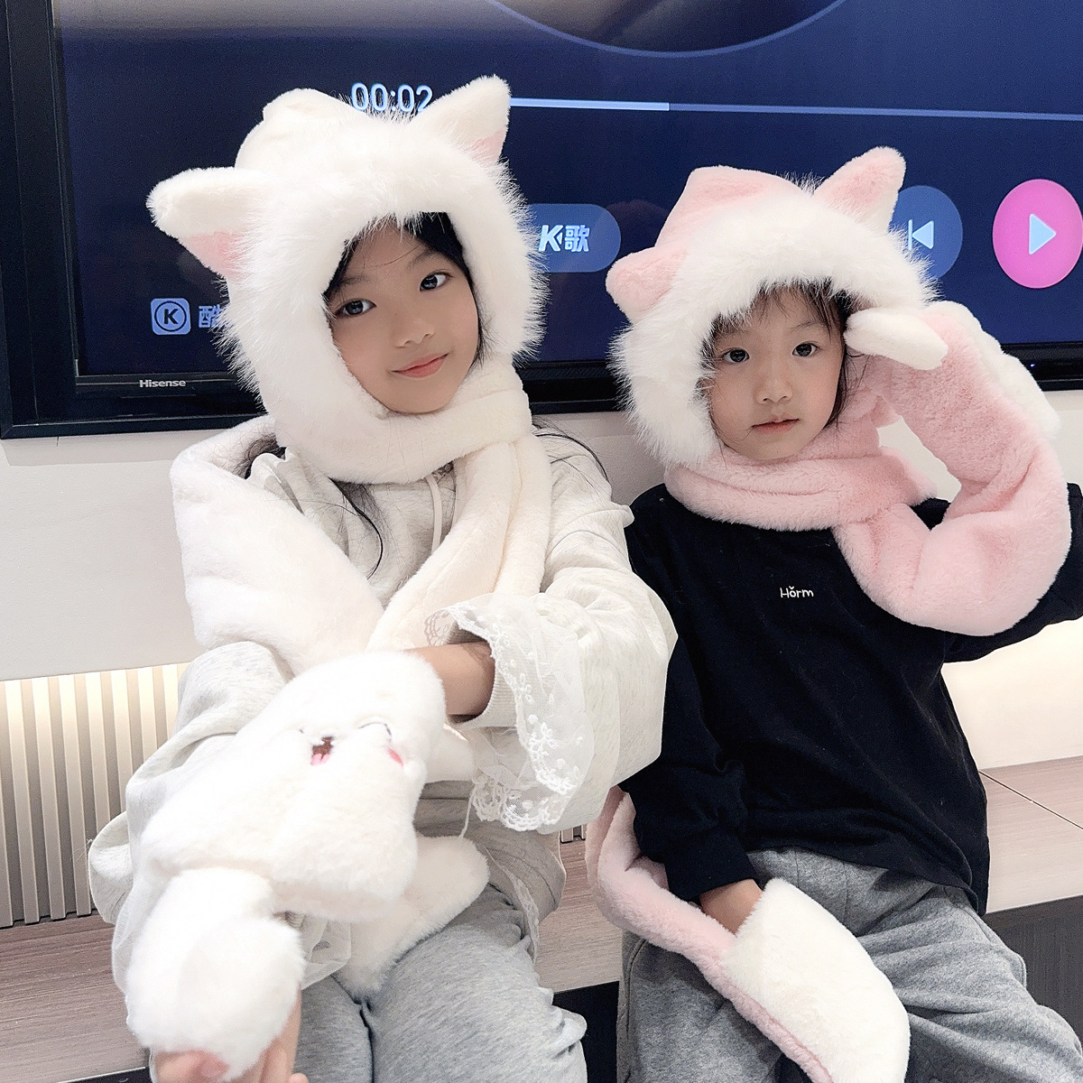 The 2024 winter new three-piece hat set for girls is cute, cartoon, warm and plush. It's an integrated, beautiful and fashionable hat