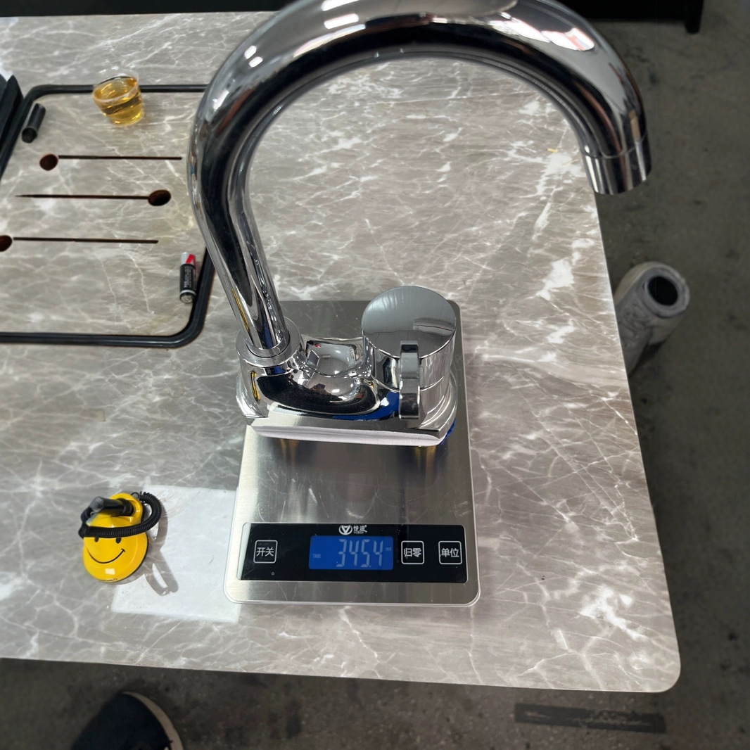 Old-fashioned washbasin, column basin, washbasin, washbasin, bathroom cold and hot two-in-one stool, faucet, large pipe, moon bend Application Scenario