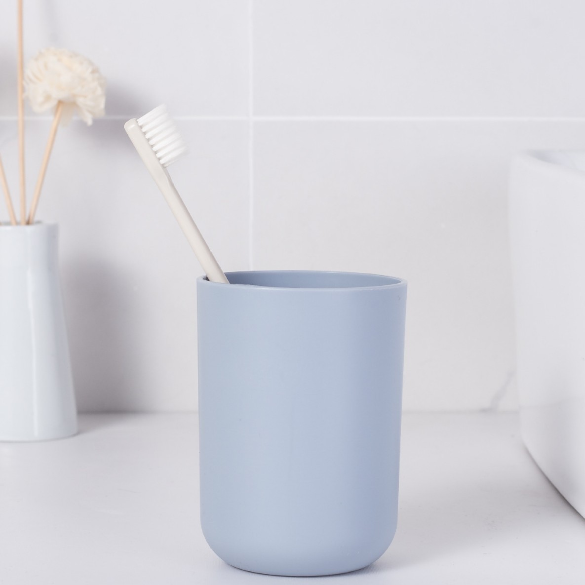 Home gift bathroom set of six pieces, creative and simple bathroom toiletries, European-style plastic bathroom set Item Picture