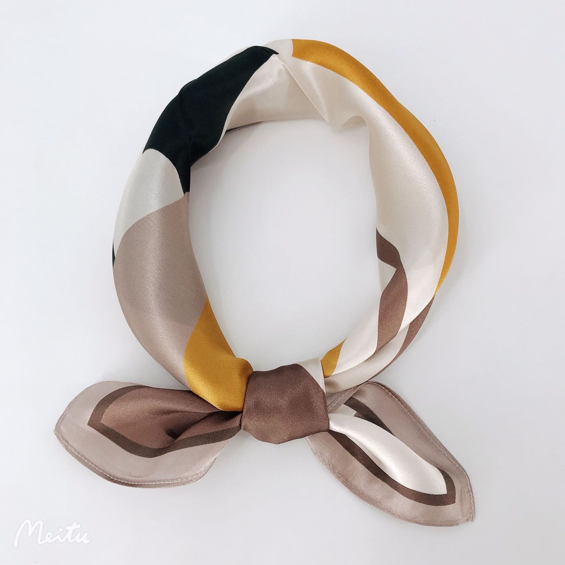 秋冬保暖短款围巾真丝丝巾印花法式小方巾百搭装饰通勤百变领巾女