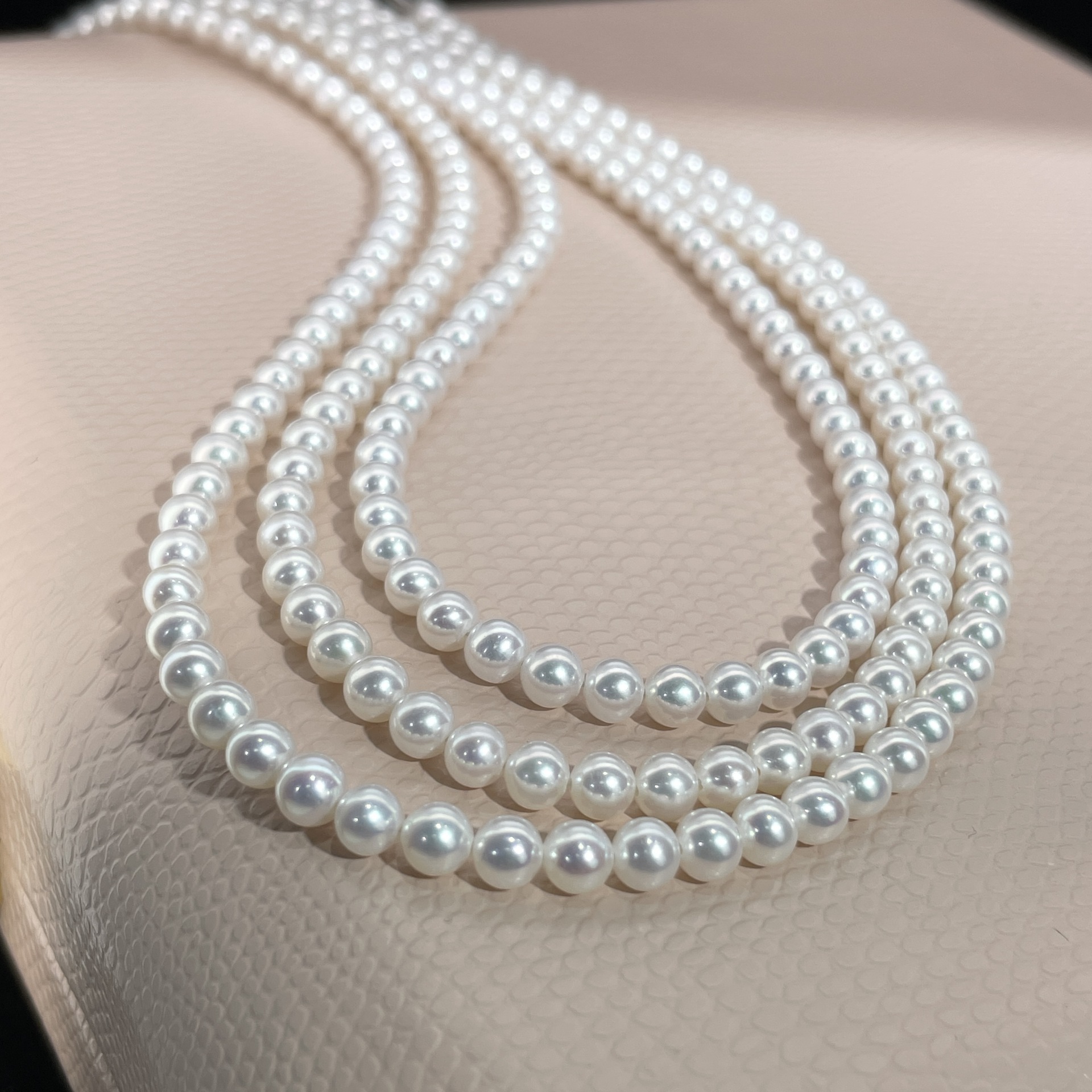 في يوم الام، ينافس عظم الترقوة خرز الارز اللؤلؤ اللؤلؤ الخالص للمياه العذبة Specification image