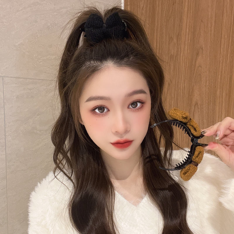Elegant woolen bow headpiece, hairpin, cute and elegant at the back of the female head, bun hairstyle, claw clip, high-end feel, hairpin, winter details Picture
