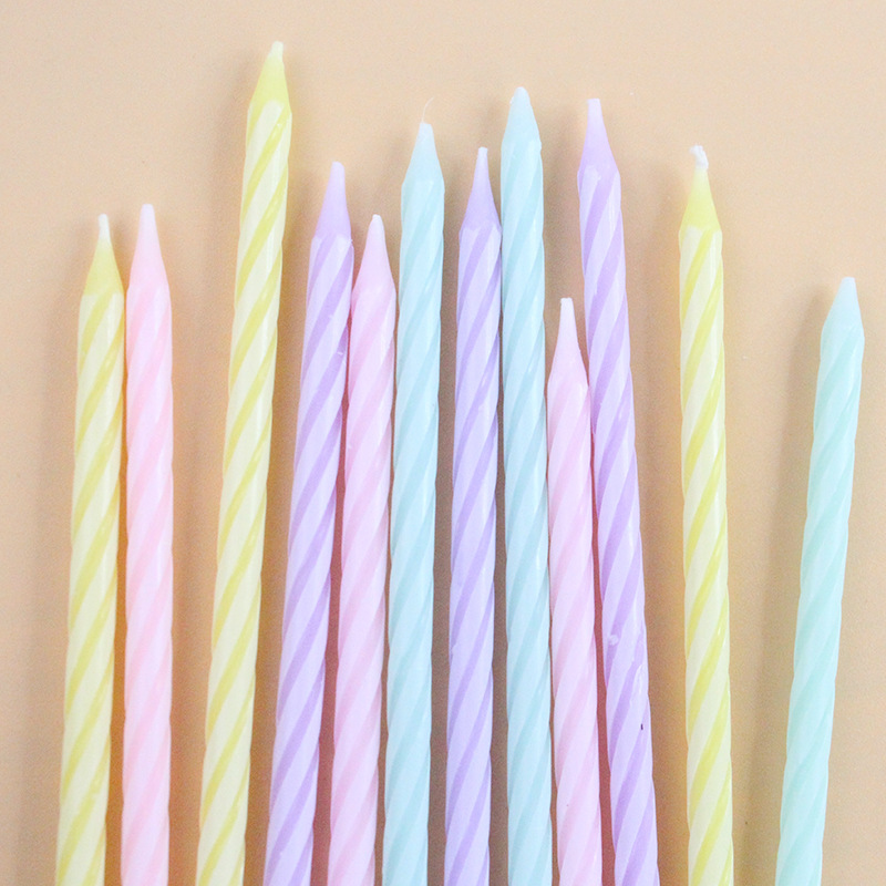 Wholesale new birthday candles, slender, colorful crystal spiral 12-piece boxed party candles Application Scenario