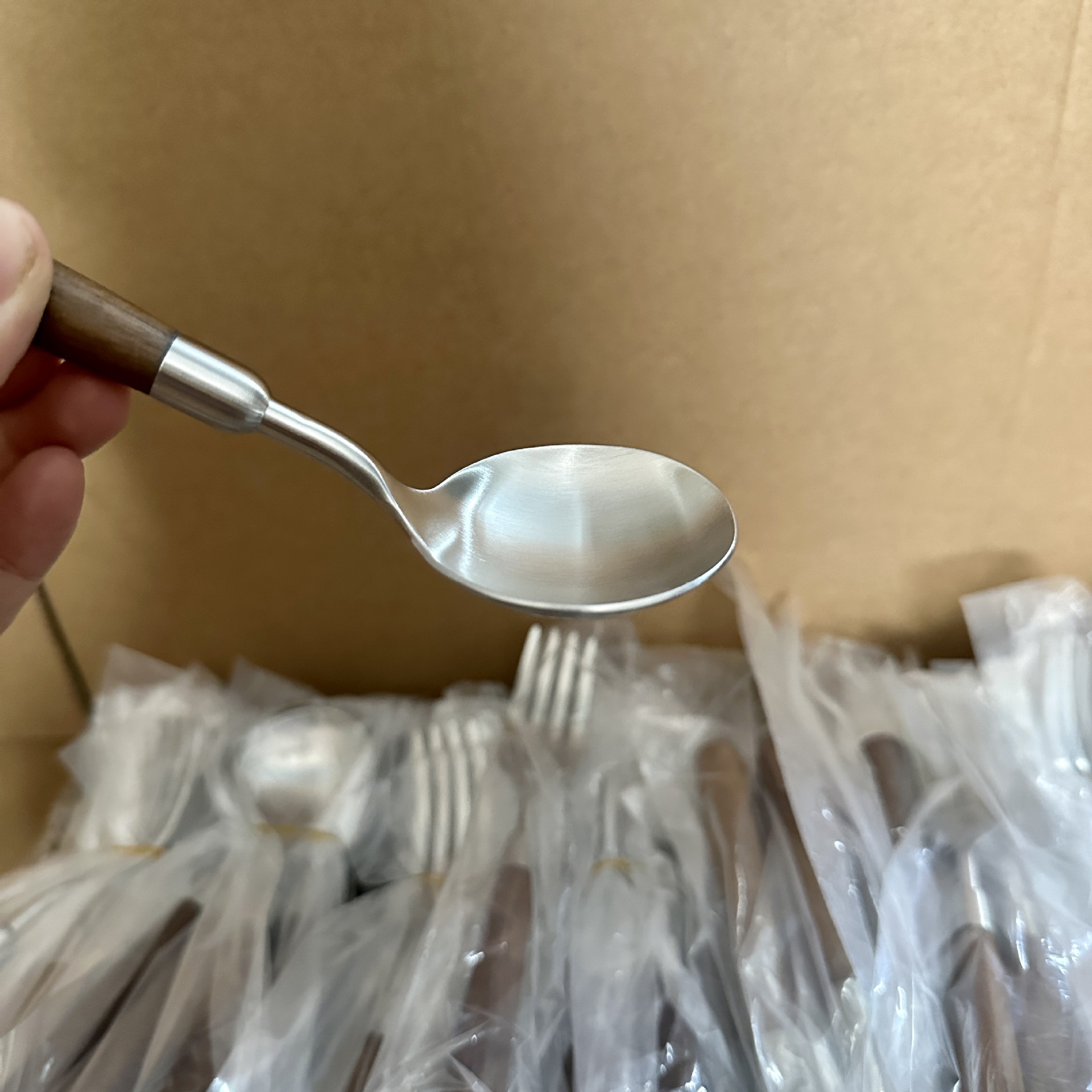 Minuo Home Walnut Handle 304 Stainless Steel Knife, Fork And Spoon Set Hotel Western Dining Spoon High Appearance Level Tableware details Picture