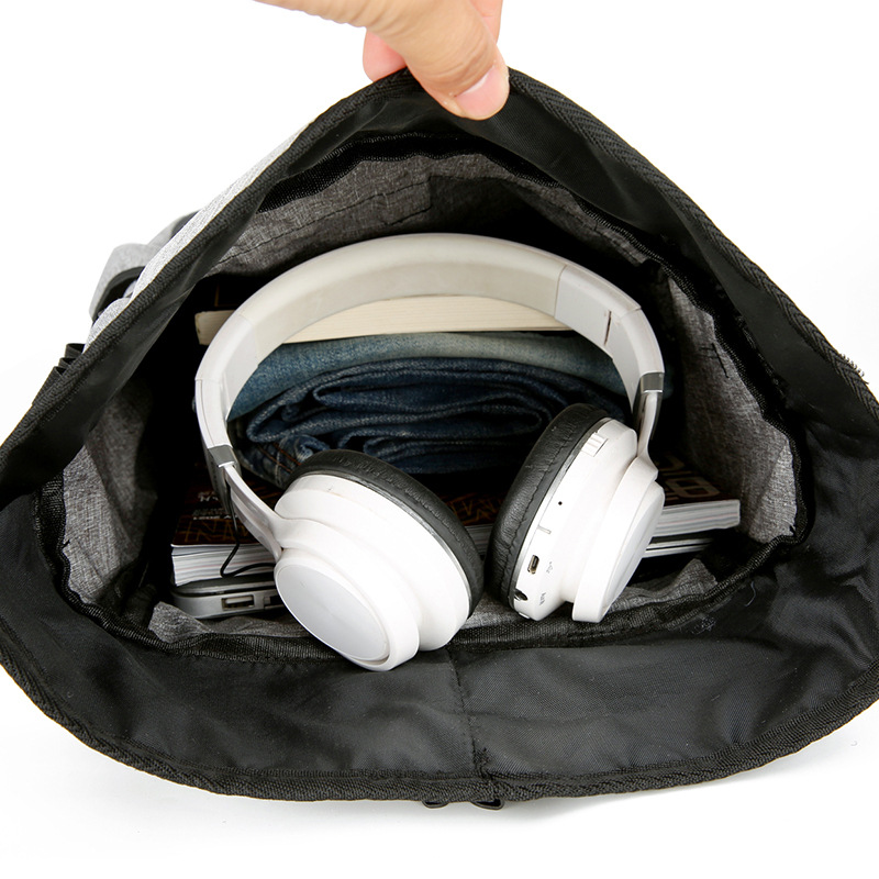 Folding backpacks for men, light and portable storage travel bags for men, large-capacity computer bags for junior high school, senior high school and college students, and schoolbags for men Application Scenario