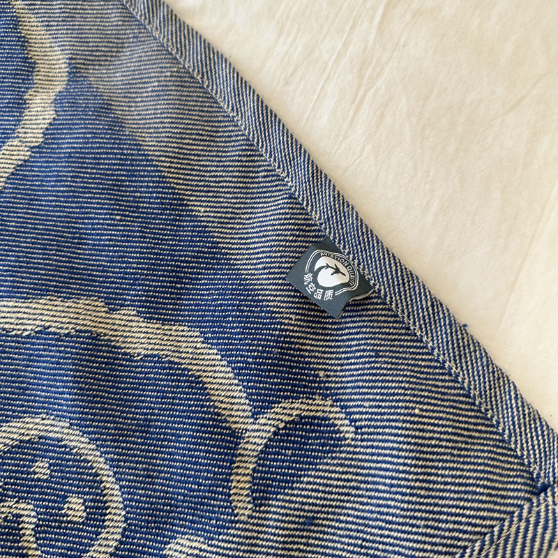 Live-streaming supply of aviation blankets, first-class cabin cover blankets, silk scarves, shawls, and new cashew nut blankets details Picture