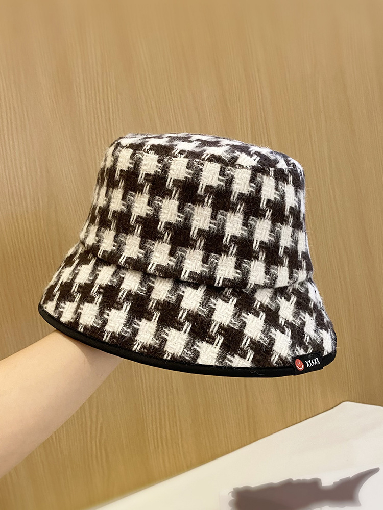 Korean black and white checkered fisherman hat for women, retro and versatile for autumn and winter, face-enhancing small basin hat, outdoor warm hat Item Picture