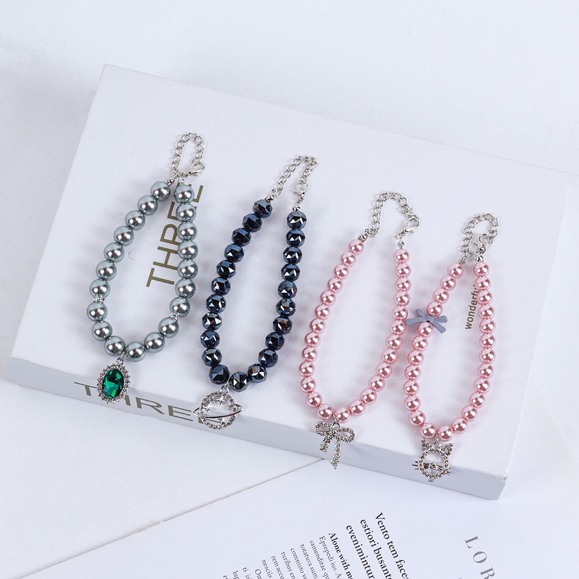 Pet necklace, cat pearl collar, dog neck collar, necklace, retro heart-shaped pendant, cat and dog pet pearl necklace