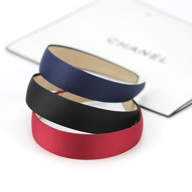 3Cm Wide Polyester Head Buckle Solid Color Simple Headband Candy Color Headband Korean Version Wide Edge Fully Wrapped Cloth Hair Clip Headdress Application Scenario