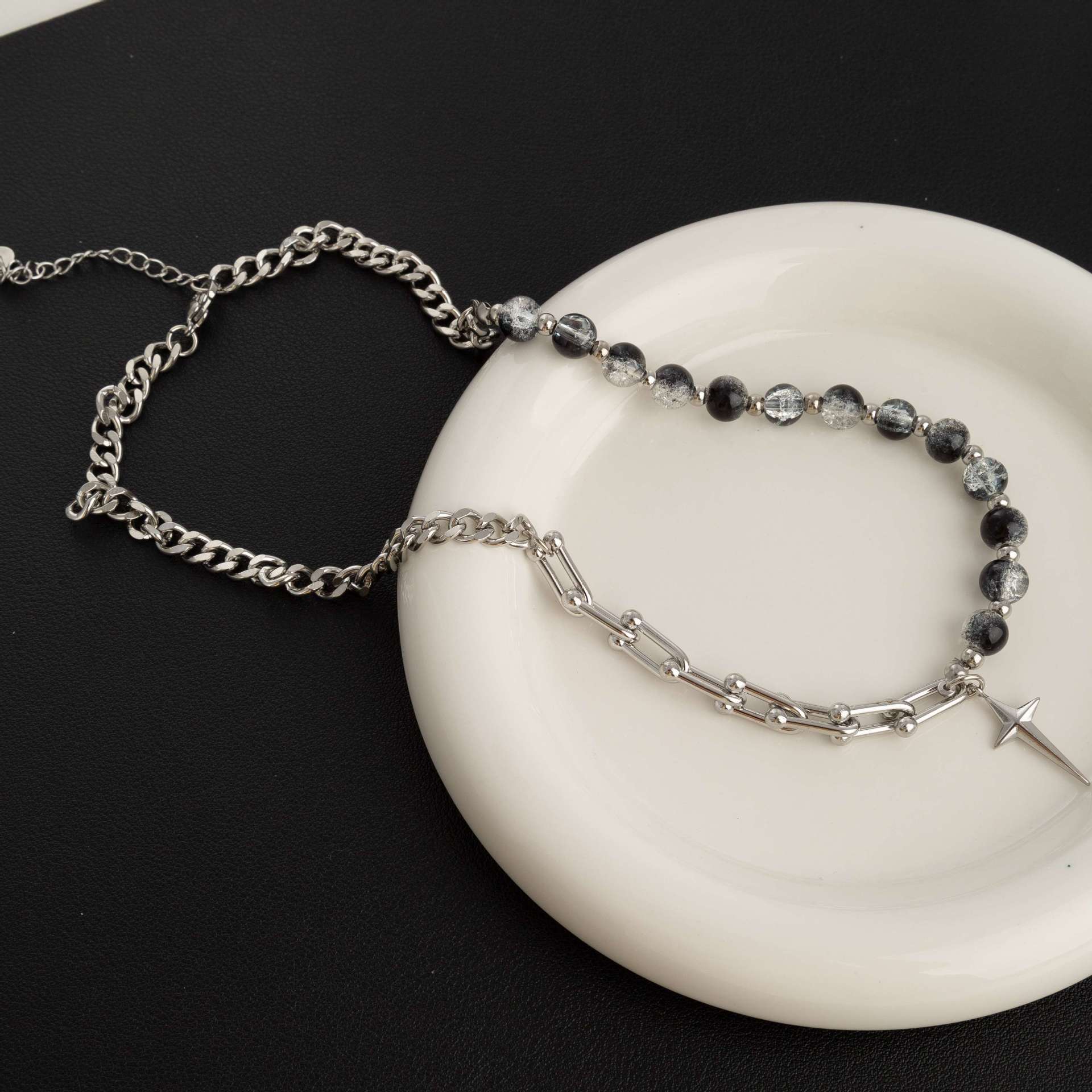 Black and white ice-cracked beaded star patchwork necklace for men and women, retro and trendy collarbone chain, cool and trendy hoodie chain accessory details Picture
