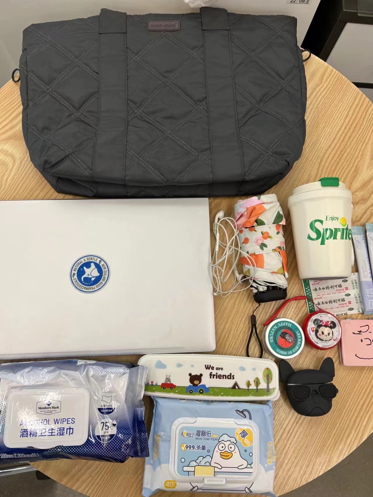 New Japanese casual and lightweight tote bags, large-capacity single-shoulder bags, diamond-shaped hand-held bags, commuting bags, and mommy bags are versatile Application Scenario