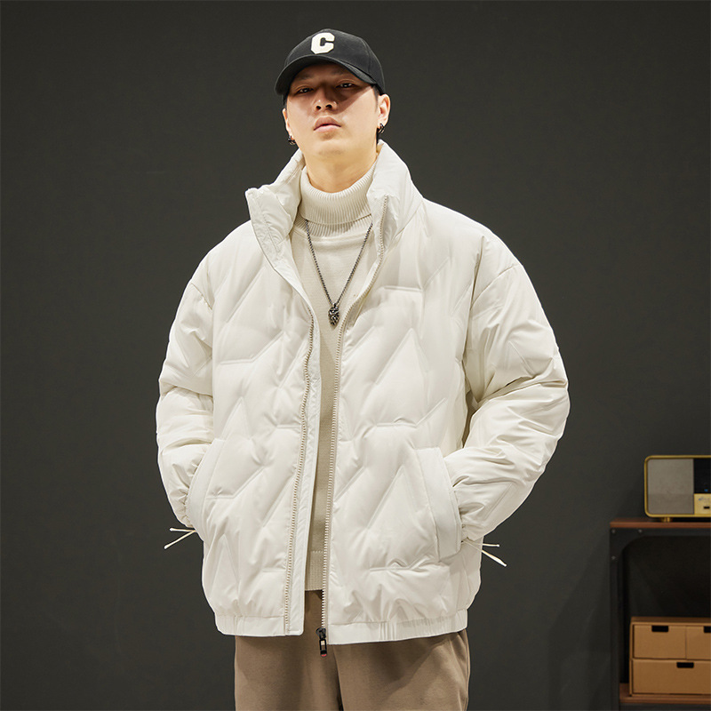 The new large-sized men's cotton-padded jacket with thickened down and a warm lapel for the winter of 2023