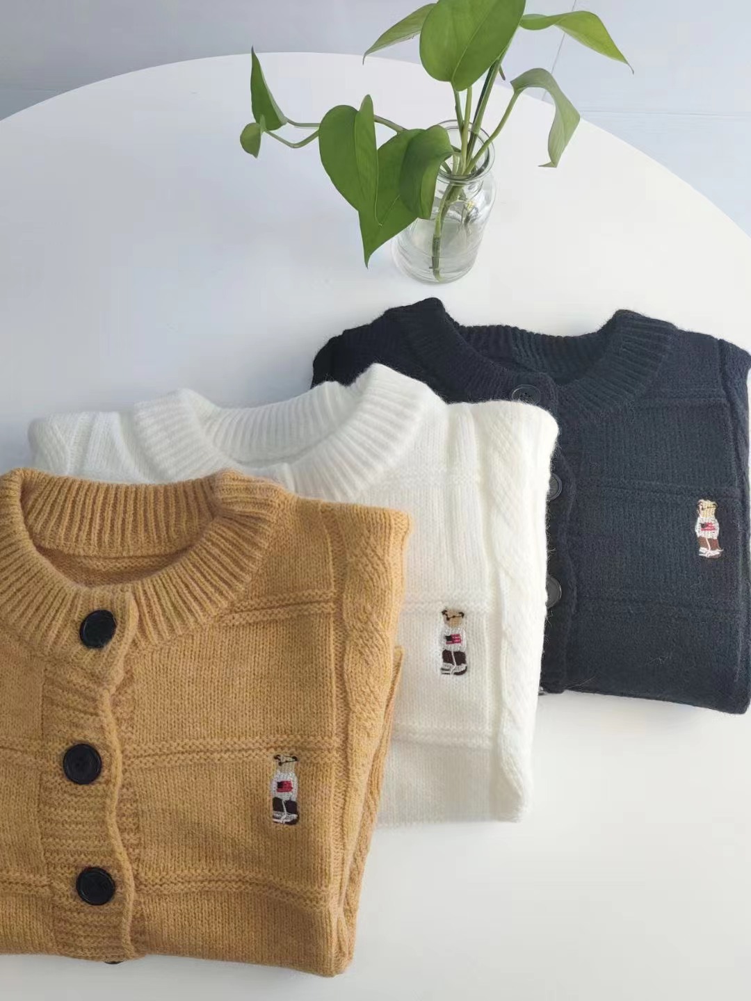 Holgado oso bordado manga larga de punto cardigan versión coreana suéter de moda mujer Specification image