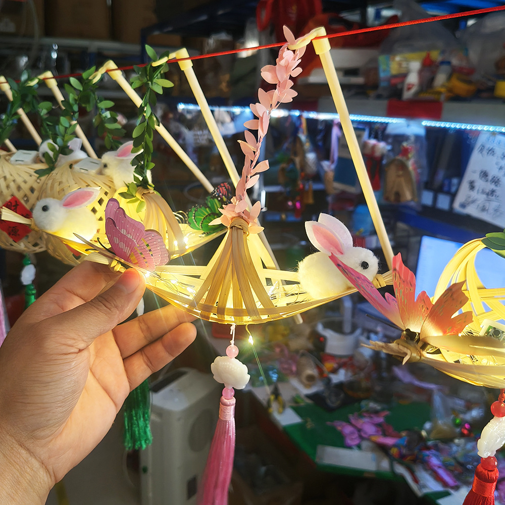 Handmade bamboo mini rabbits, butterflies, small boats, lanterns that light up, hand-held night tour and night market stalls, small lanterns Item Picture