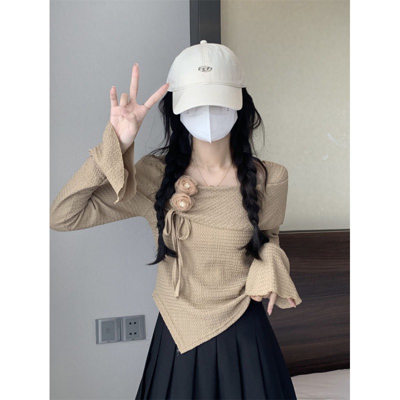 Korean style fashionable and elegant autumn new women's wear, beautiful design sense, slim and irregular long-sleeved short top details Picture