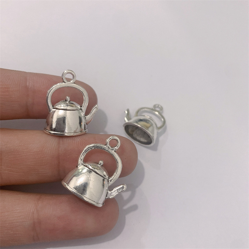 DIY zinc alloy jewelry accessories, retro three-dimensional water bottle accessories, handcrafted jewelry keychains, pendants and pendants Application Scenario