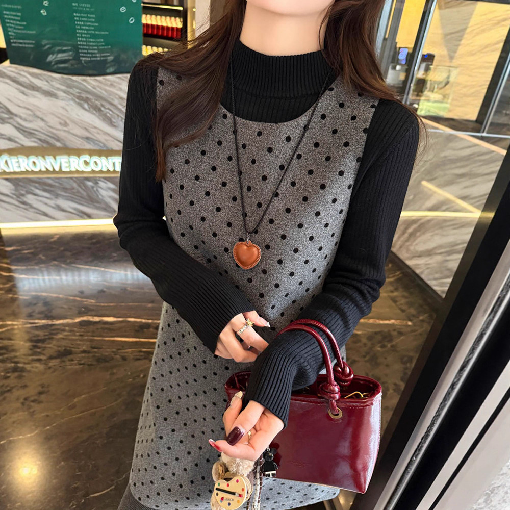 A large-sized, fleece, thickened semi-high neck base layer for women in the 2025 autumn and winter collection. Pair it with a knitted top Specification image