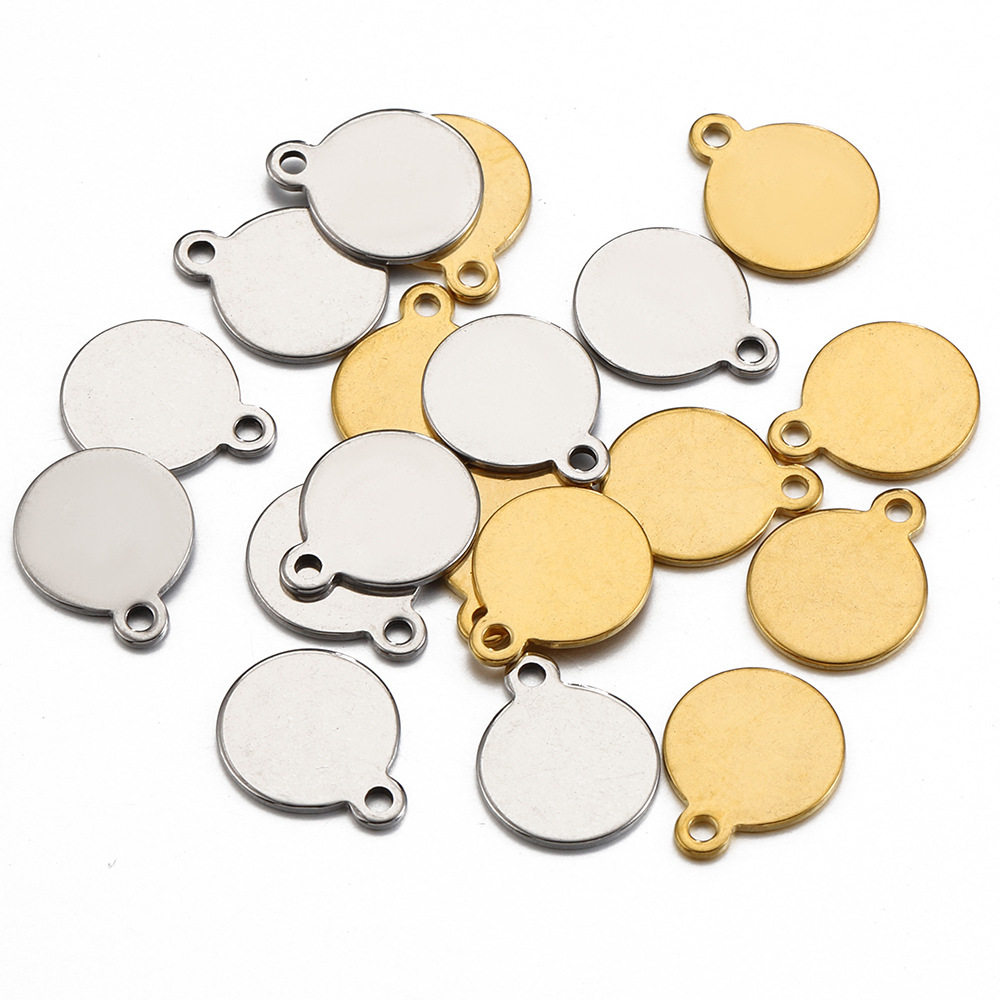 Metal pequeña etiqueta llavero colgante adorno colgante accesorios pet anti-pérdida etiqueta de equipaje rotulación láser numeración Application Scenario