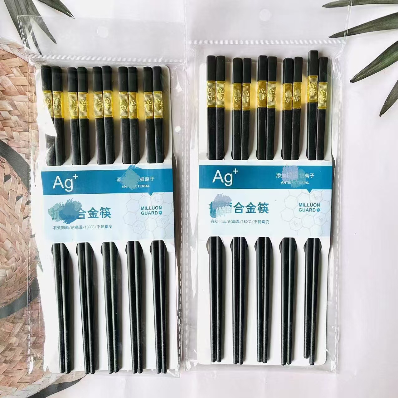 【 Zone 2-9 】 052-5 Pairs of alloy Chopsticks 300 yuan per box, 052-5 pairs of alloy chopsticks, new household and daily-use chopsticks, alloy chopsticks, black chopsticks, 2 yuan store wholesale