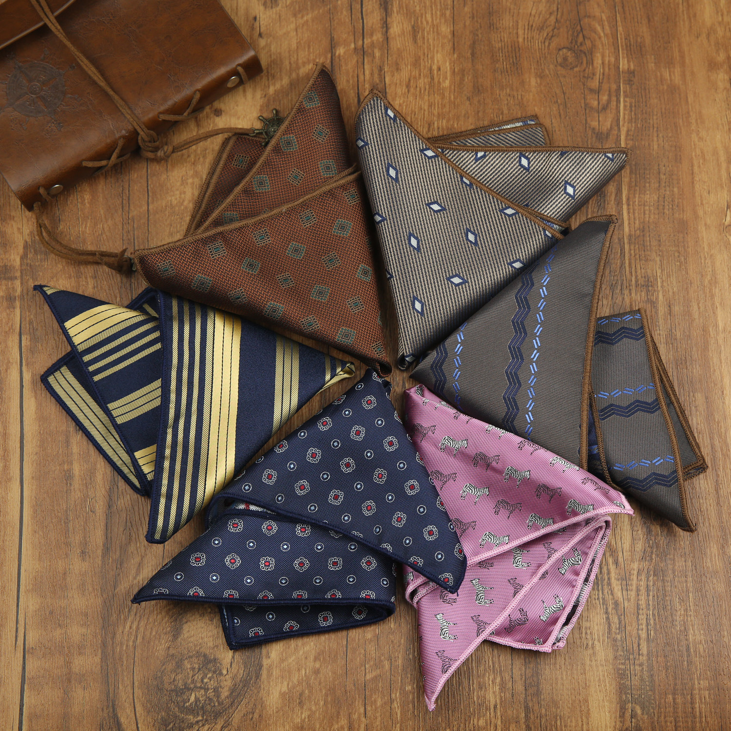 Men's square kerchiefs, suit pocket kerchiefs, evening gowns, chest kerchiefs, floral patterns, business suit accessories, coffee-colored small pattern designs Application Scenario
