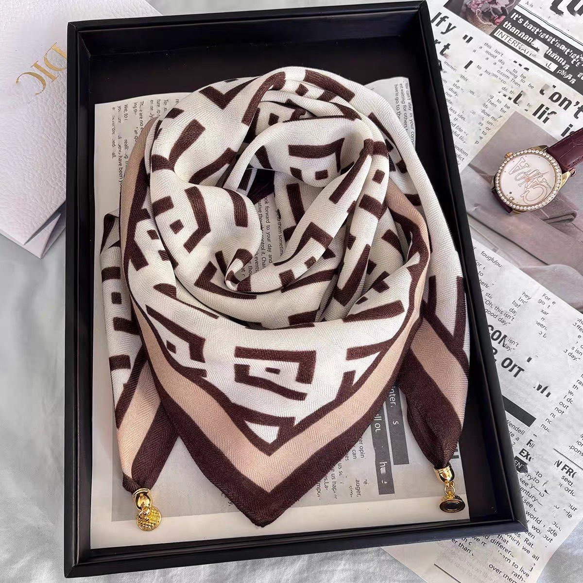 磁吸扣方巾女爆款新款外搭护颈围巾棉质百搭气质领巾轻薄舒适批发详情1