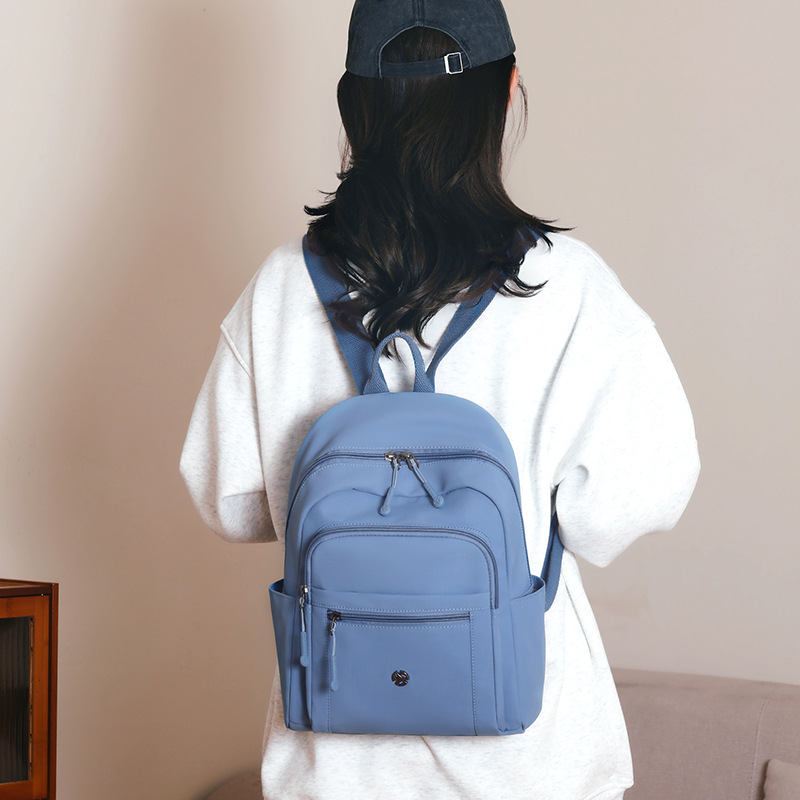 新款大容量双肩包百搭轻便尼龙包简约潮搭旅行包都市风靓丽背包