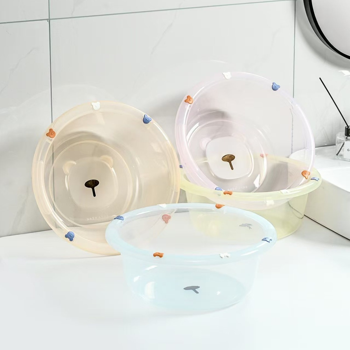 Little Bear transparent and cute cartoon plastic transparent student dormitory storage, face and foot washing, anti-drop plastic dormitory kitchen Application Scenario