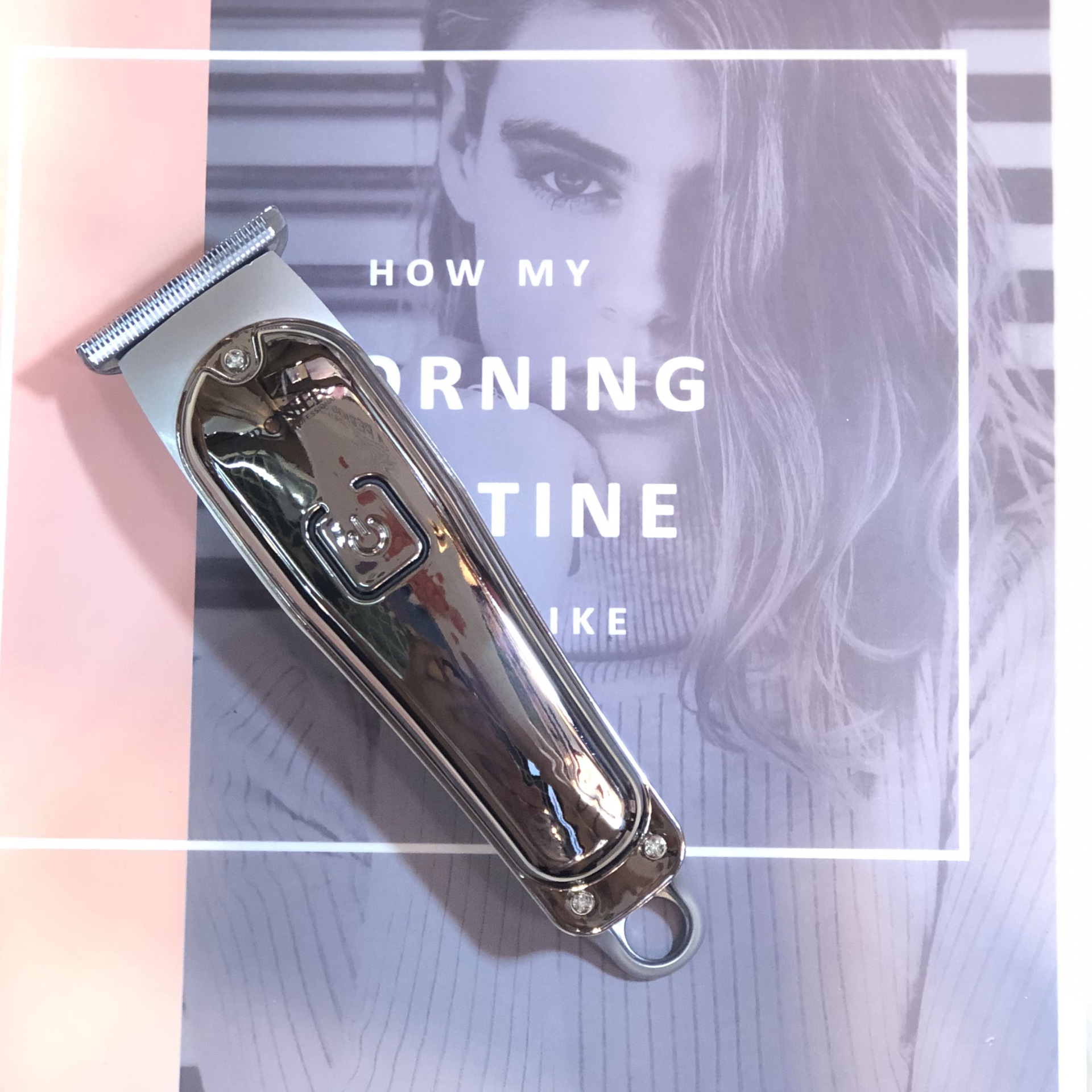 CRONIER Engraved Oil head Hair clippers CR-9025 Oil head push hair clippers Modified styling USB rechargeable details Picture