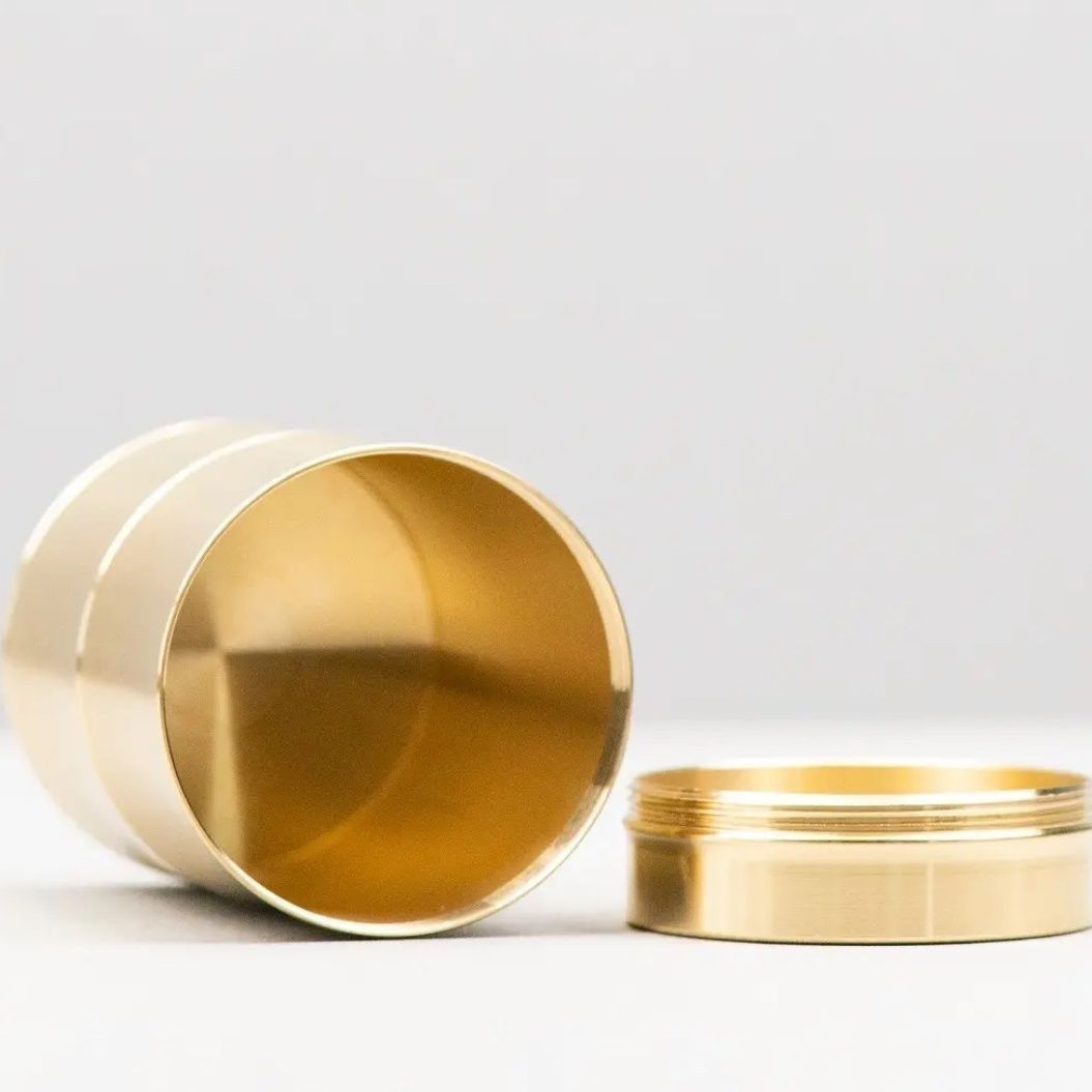 Brass toothpick holder, creative high-end household toothpick box, portable bedroom, dining room and living room, dust-proof and shock-resistant toothpick can Application Scenario
